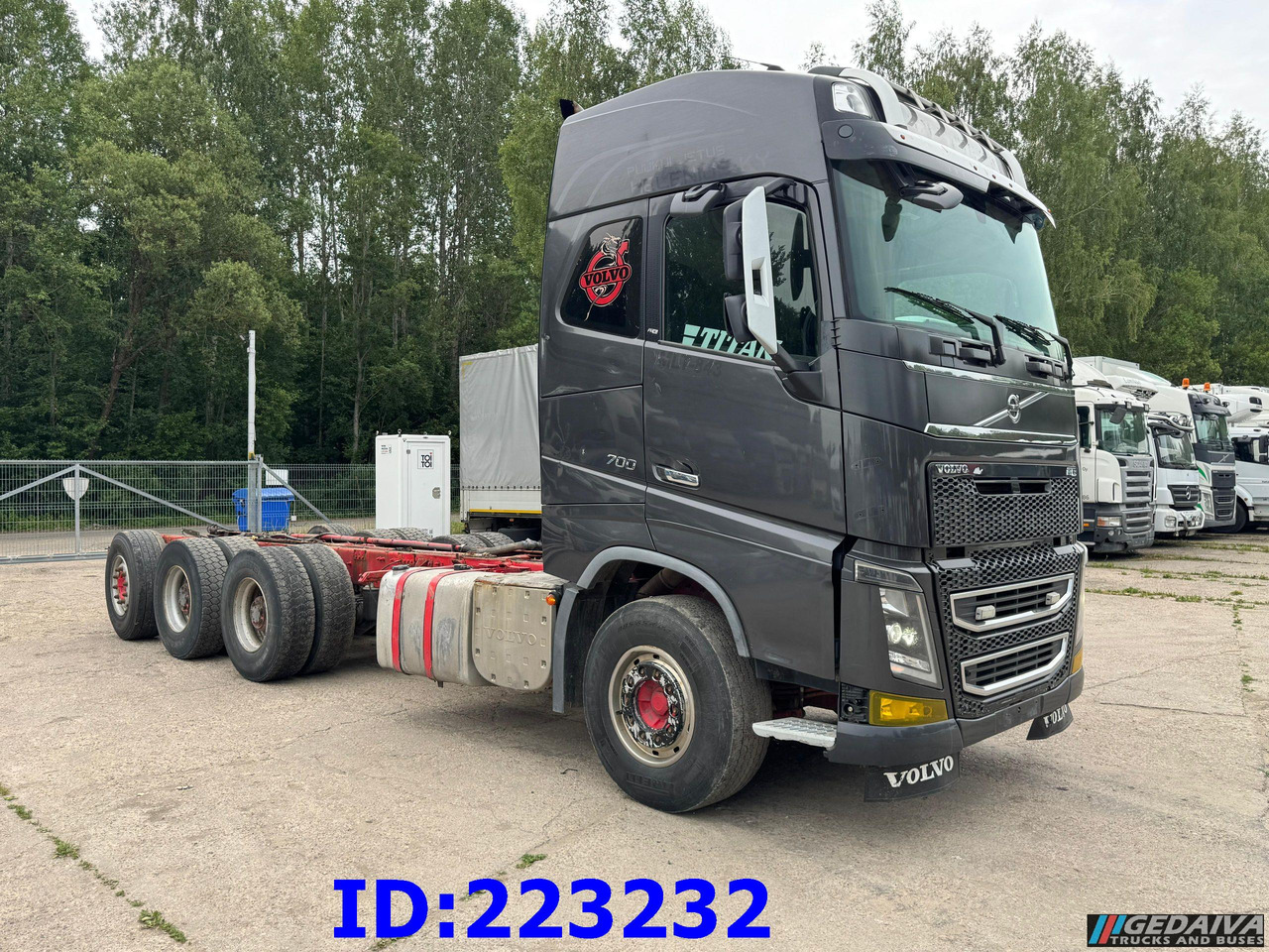 VOLVO FH16 700HP 8X4 Big Axles - 驾驶室底盘卡车:图4 VOLVO FH16 700HP 8X4 Big Axles - 驾驶室底盘卡车:图4