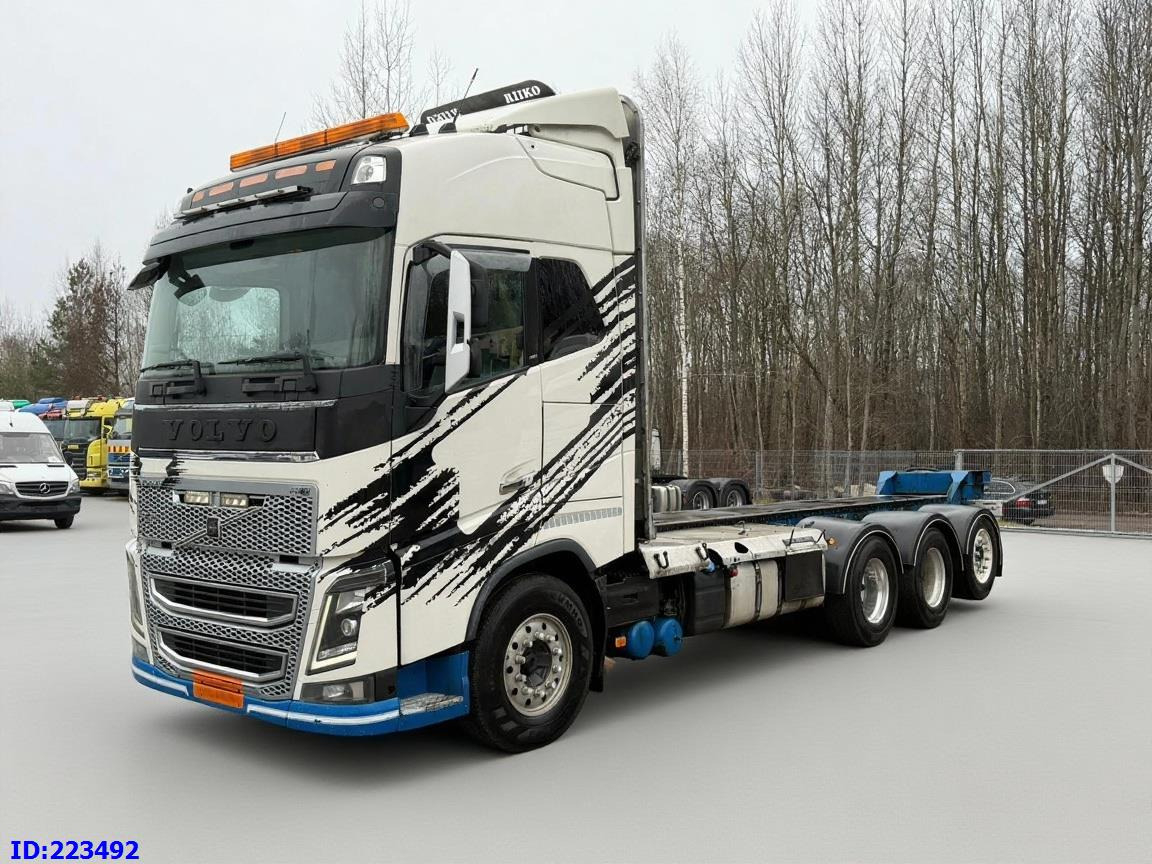 VOLVO FH16 750HP 8x4 - 驾驶室底盘卡车:图1 VOLVO FH16 750HP 8x4 - 驾驶室底盘卡车:图1