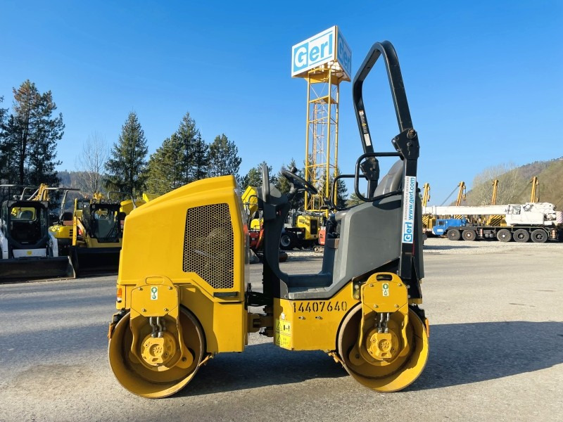 Caterpillar CB14B (3399) - 碾压机:图1 Caterpillar CB14B (3399) - 碾压机:图1