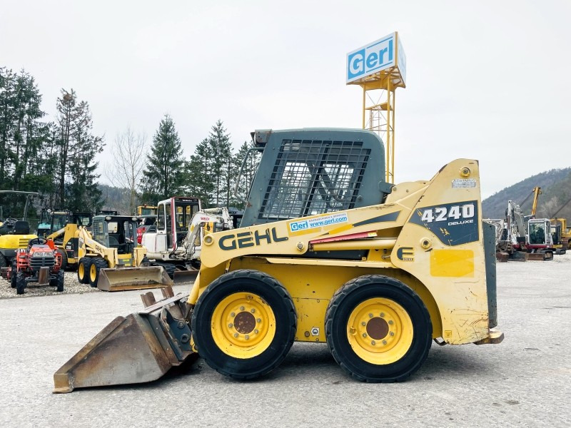 Gehl SL4240 (3746) - 滑移装载机:图1 Gehl SL4240 (3746) - 滑移装载机:图1