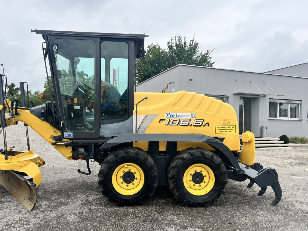 New Holland F 106.6 A (111602) - 平路机:图2 New Holland F 106.6 A (111602) - 平路机:图2