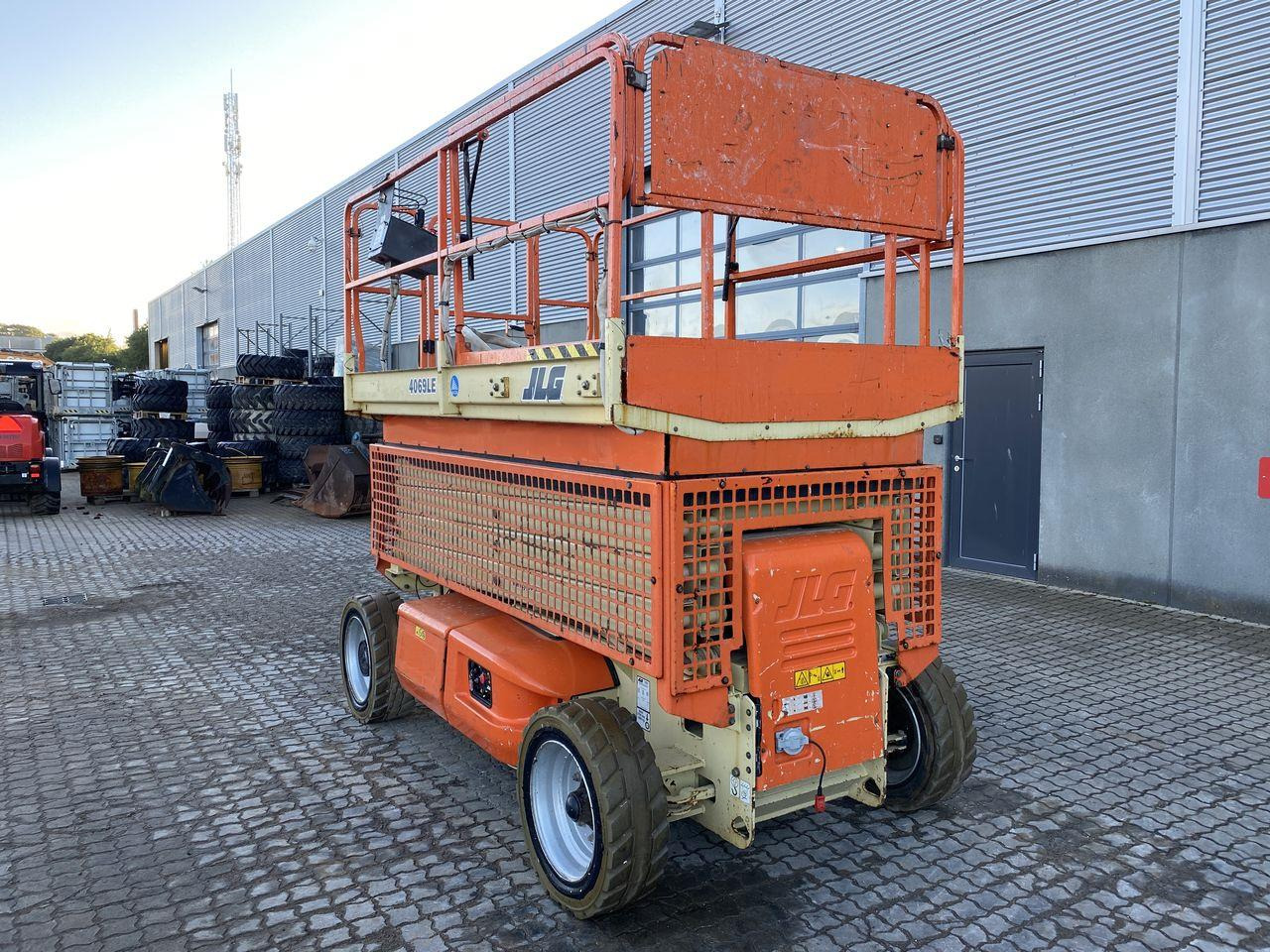 JLG 4069LE - 剪式升降机:图2 JLG 4069LE - 剪式升降机:图2
