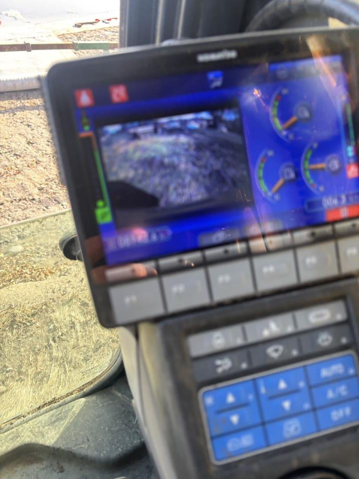 Komatsu PC240LC-11 - 履带式挖掘机:图5 Komatsu PC240LC-11 - 履带式挖掘机:图5