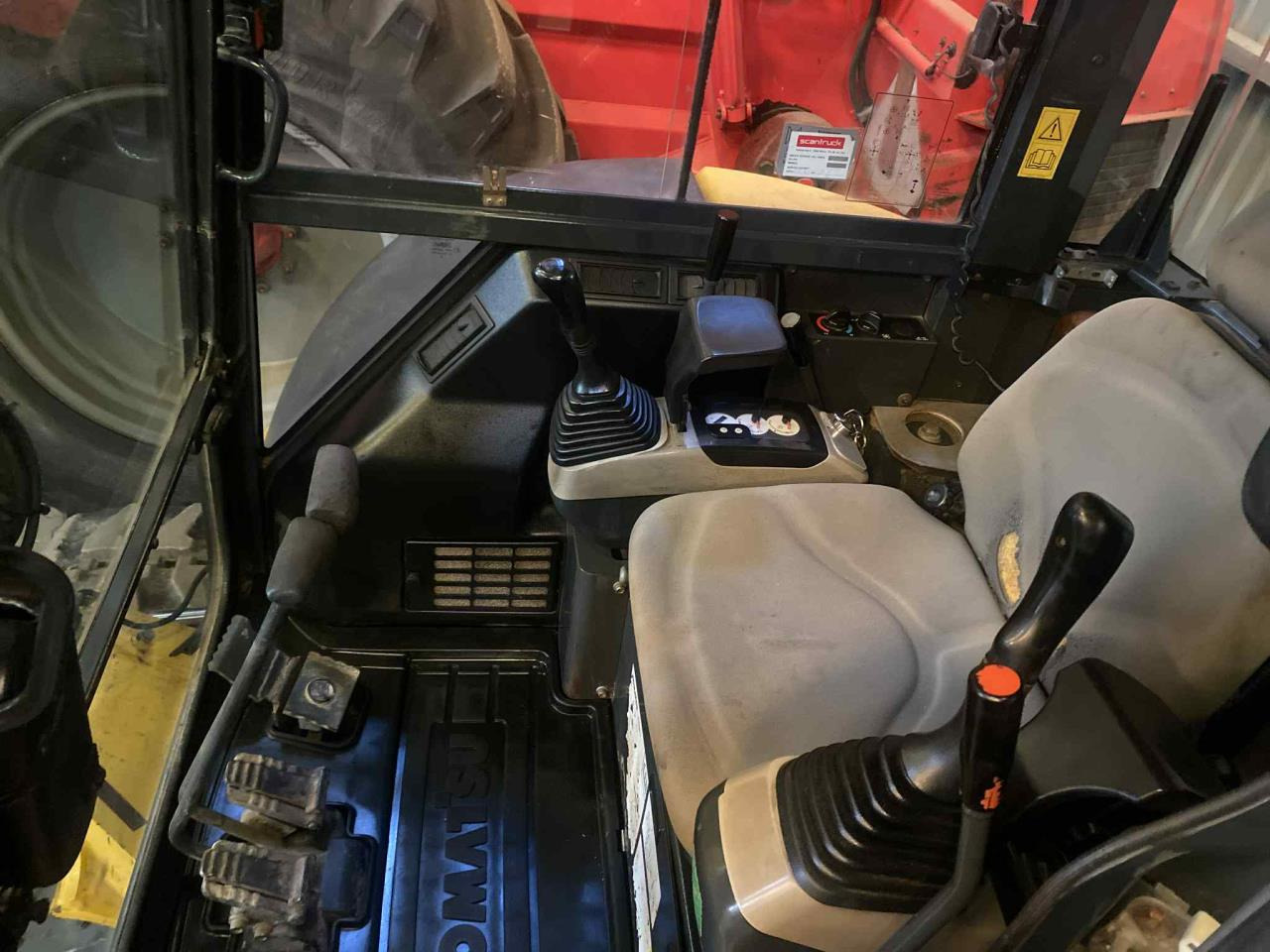 Komatsu PC50MR-2 - 小型挖掘机:图3 Komatsu PC50MR-2 - 小型挖掘机:图3