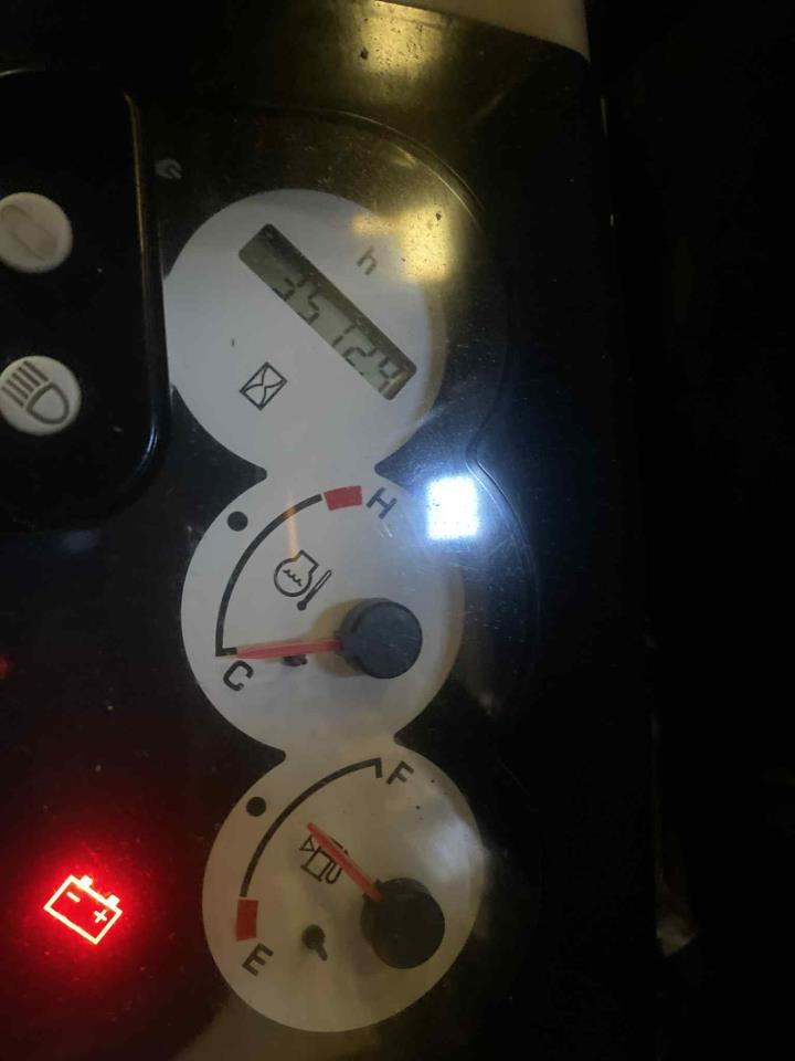 Komatsu PC50MR-2 - 小型挖掘机:图4 Komatsu PC50MR-2 - 小型挖掘机:图4