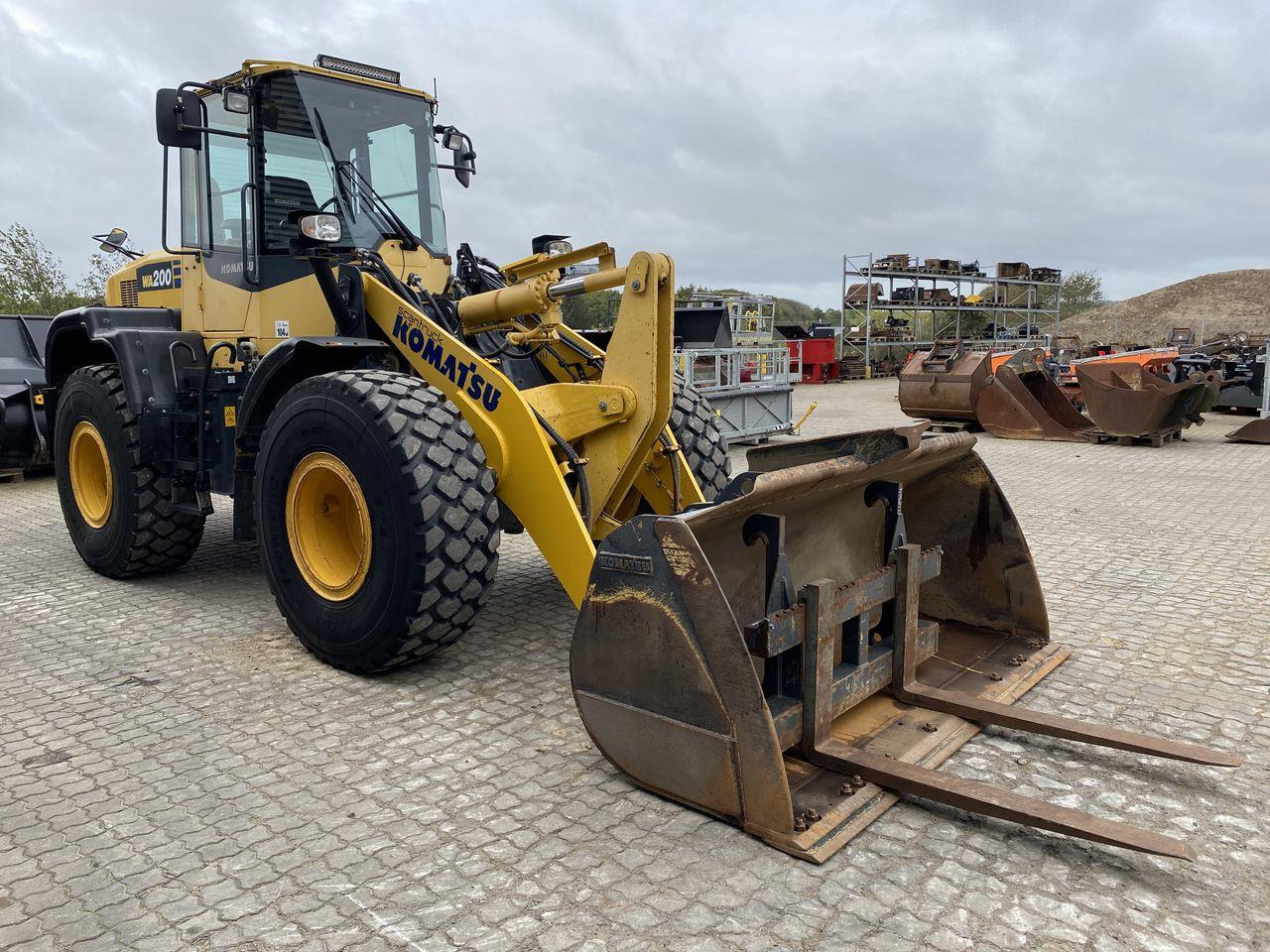 Komatsu WA200-7 - 轮式装载机:图5 Komatsu WA200-7 - 轮式装载机:图5