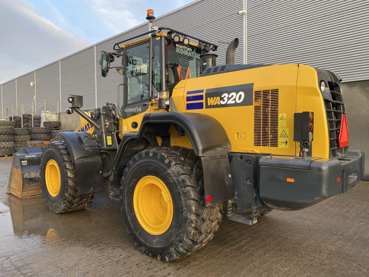 Komatsu WA320-8EO - 轮式装载机:图2 Komatsu WA320-8EO - 轮式装载机:图2