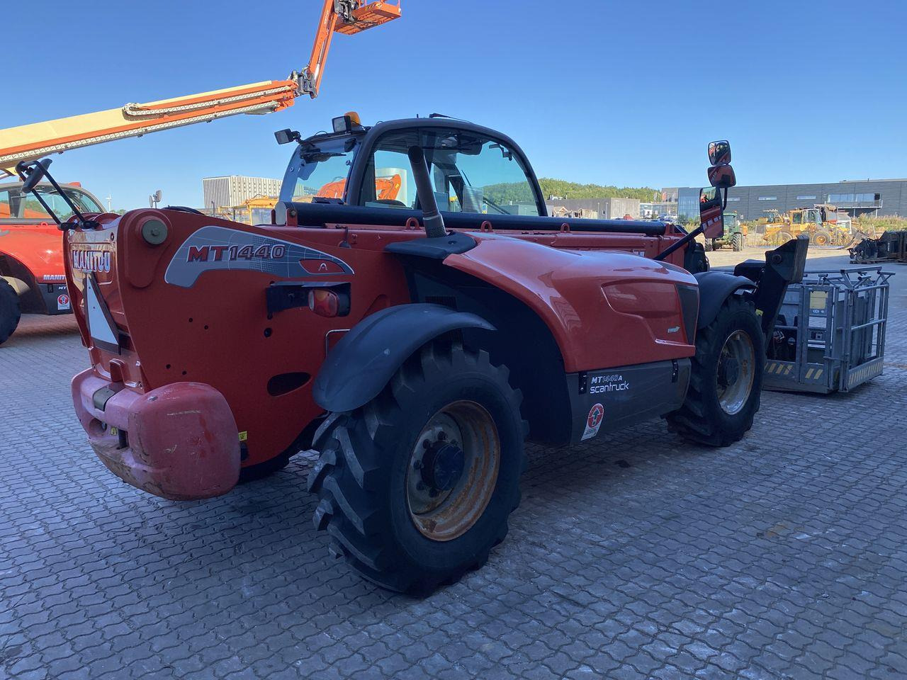 Manitou MT1440A ST3B - 伸缩臂叉装车:图4 Manitou MT1440A ST3B - 伸缩臂叉装车:图4
