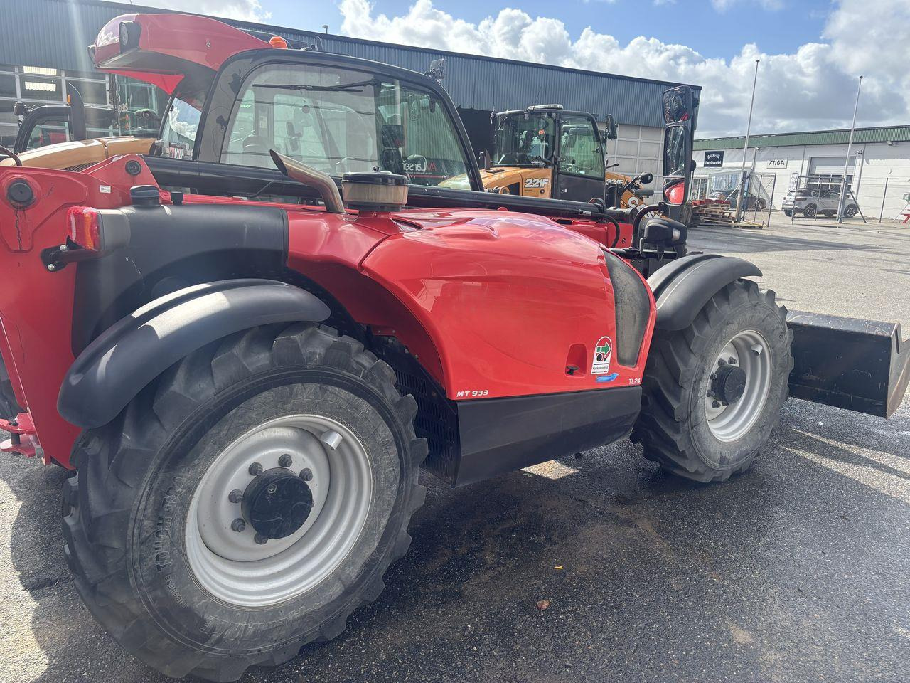 Manitou MT933 EASY COMFORT - 伸缩臂叉装车:图2 Manitou MT933 EASY COMFORT - 伸缩臂叉装车:图2