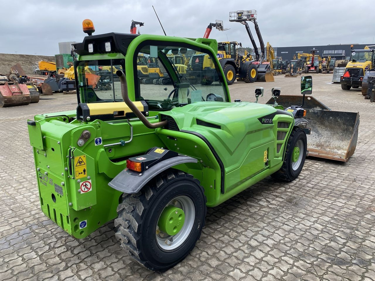 Merlo P27.6 PLUS - 伸缩臂叉装车:图4 Merlo P27.6 PLUS - 伸缩臂叉装车:图4