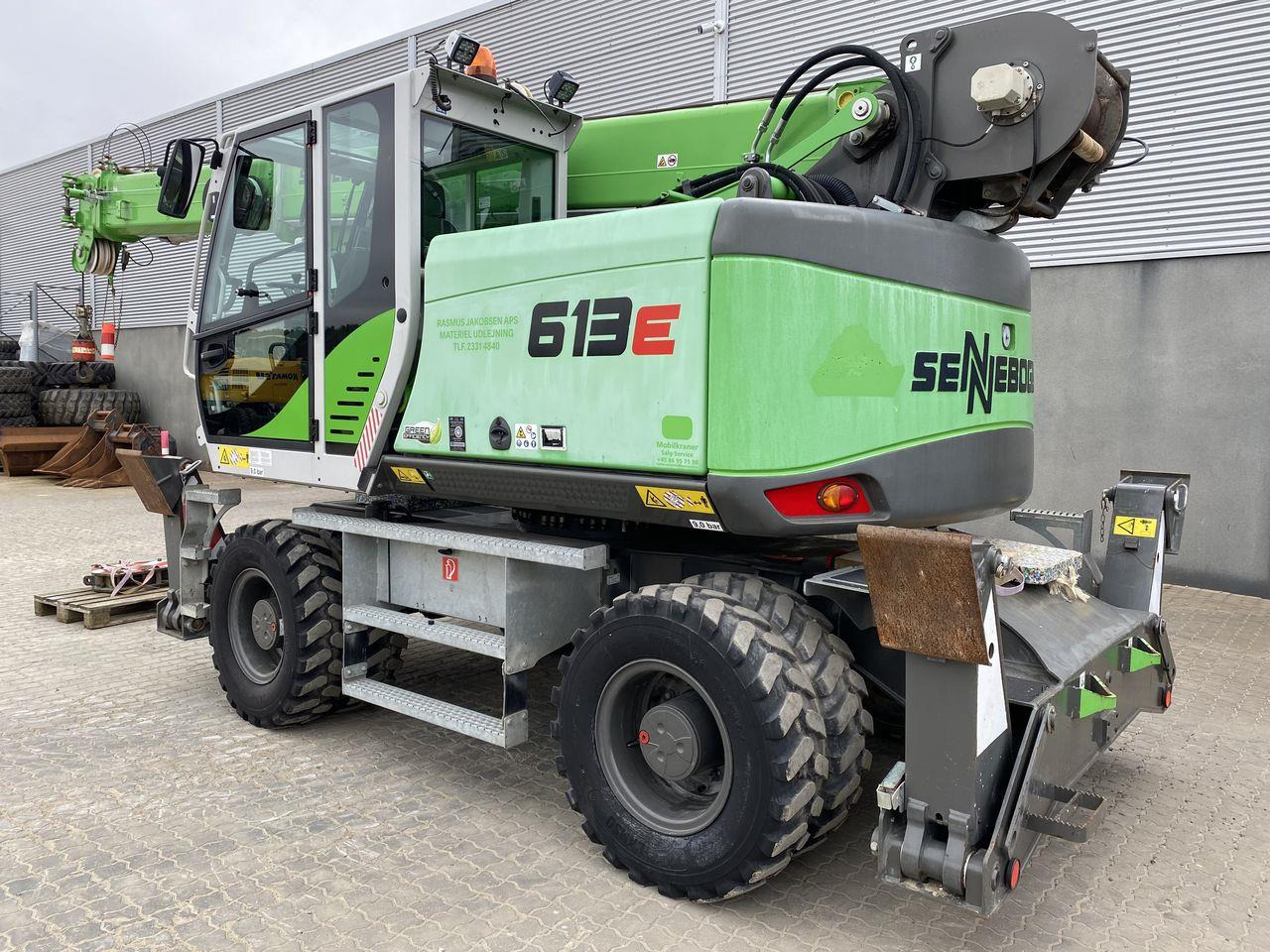 Sennebogen 613E - 垃圾/ 工业叉装车:图2 Sennebogen 613E - 垃圾/ 工业叉装车:图2