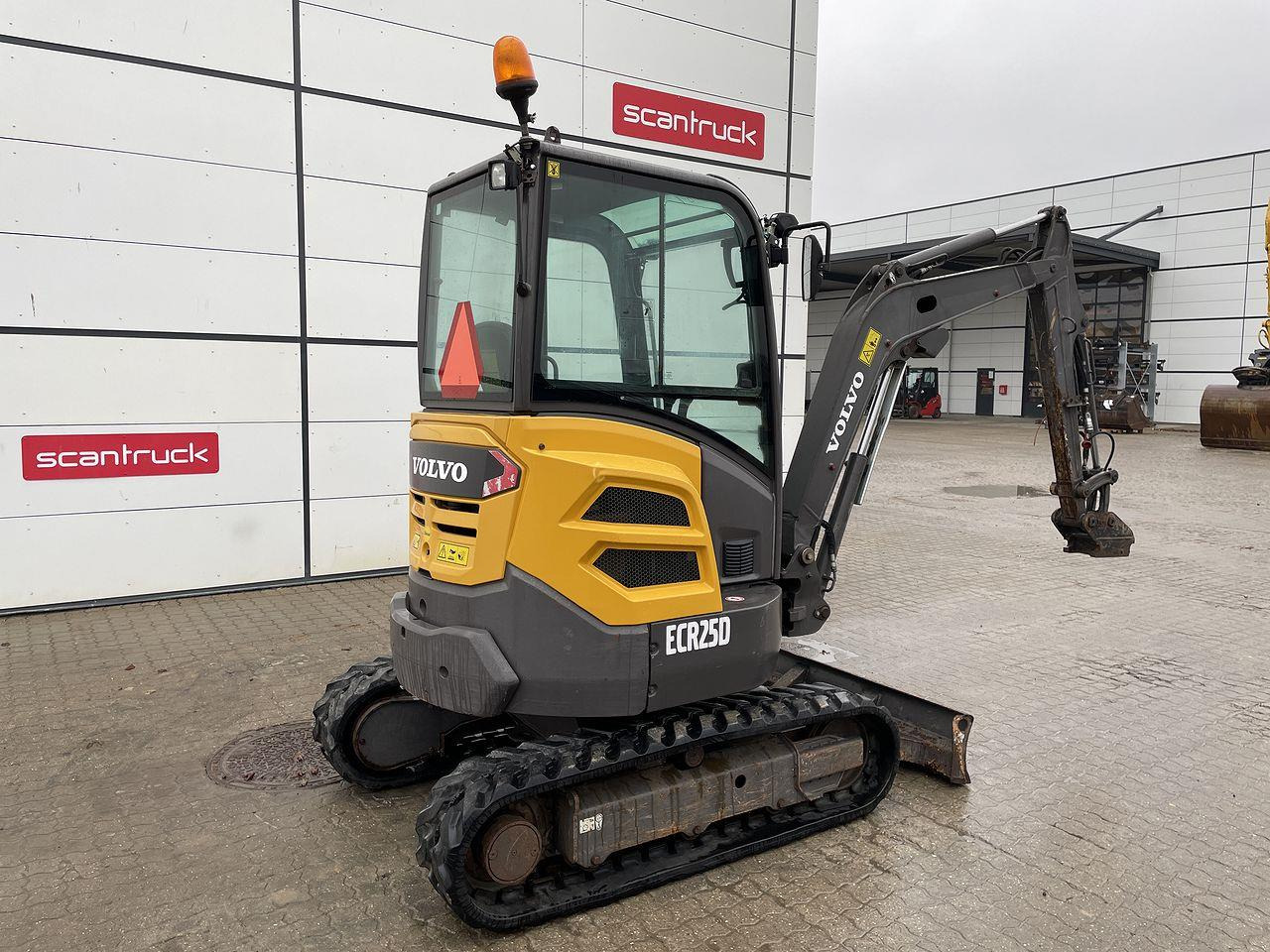 Volvo ECR25 - 小型挖掘机:图4 Volvo ECR25 - 小型挖掘机:图4