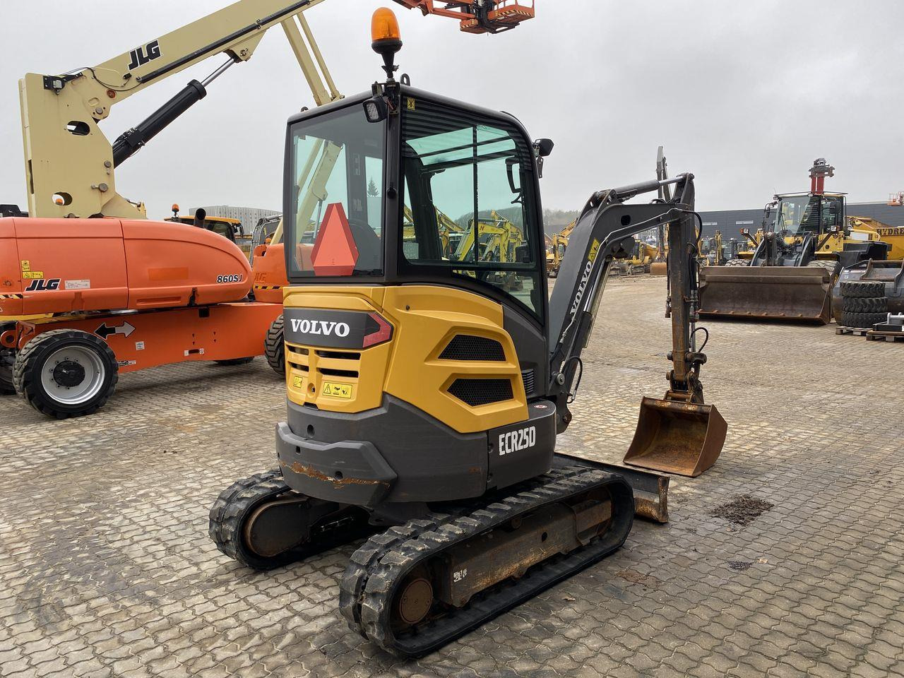 Volvo ECR25 - 小型挖掘机:图4 Volvo ECR25 - 小型挖掘机:图4