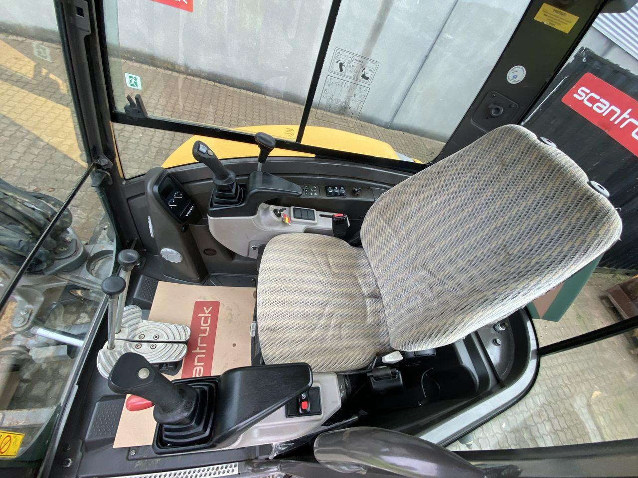 Volvo ECR50 - 小型挖掘机:图3 Volvo ECR50 - 小型挖掘机:图3