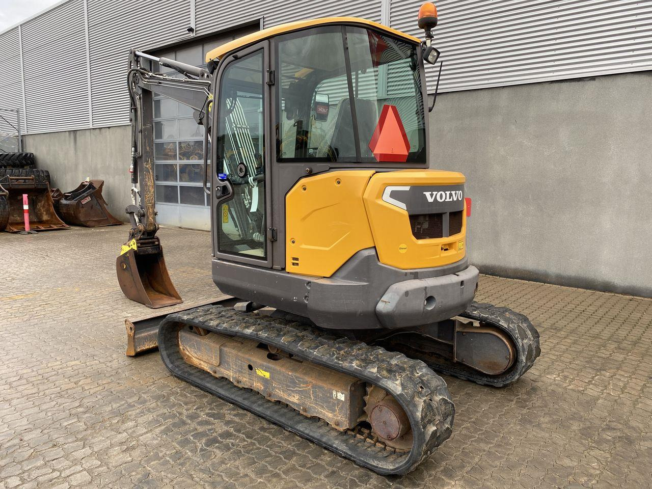 Volvo ECR50 - 小型挖掘机:图2 Volvo ECR50 - 小型挖掘机:图2