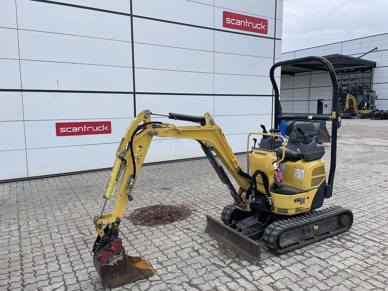 Yanmar VIO12 - 小型挖掘机:图1 Yanmar VIO12 - 小型挖掘机:图1