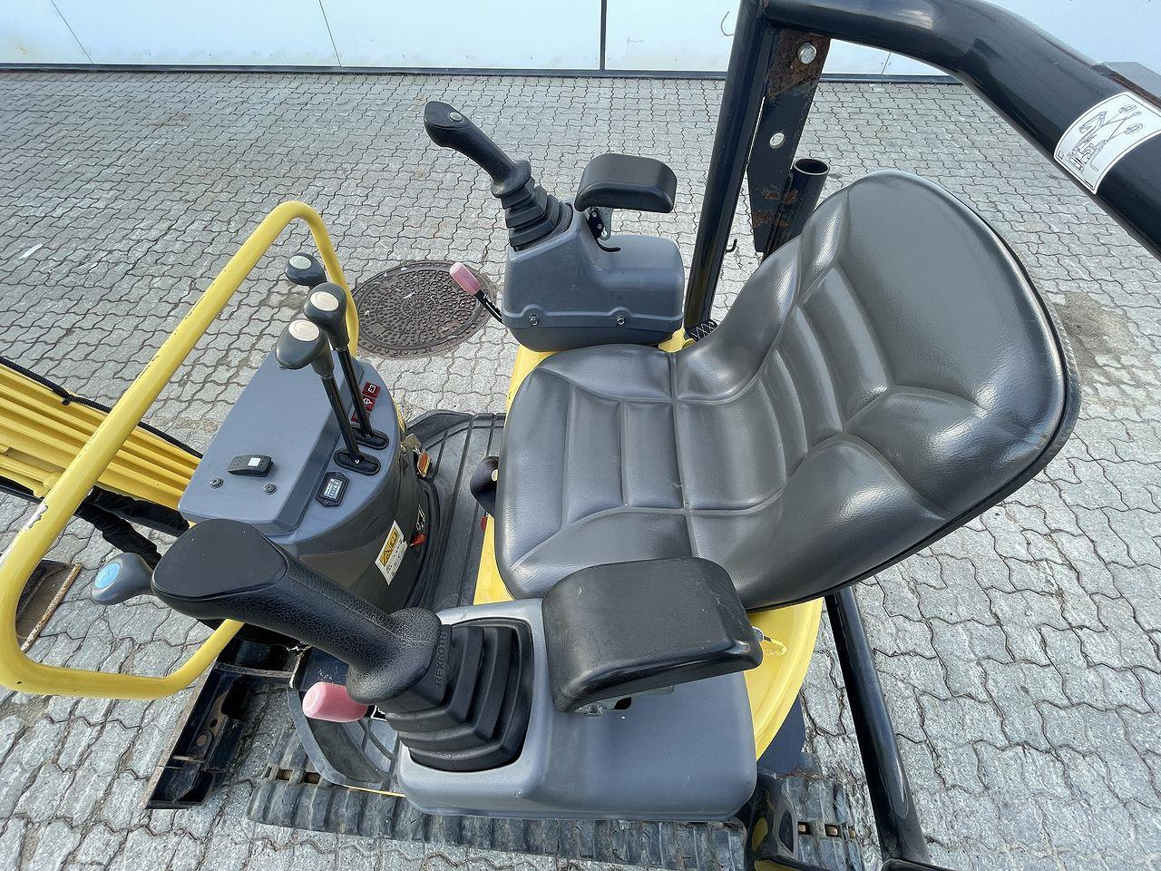 Yanmar VIO12 - 小型挖掘机:图3 Yanmar VIO12 - 小型挖掘机:图3