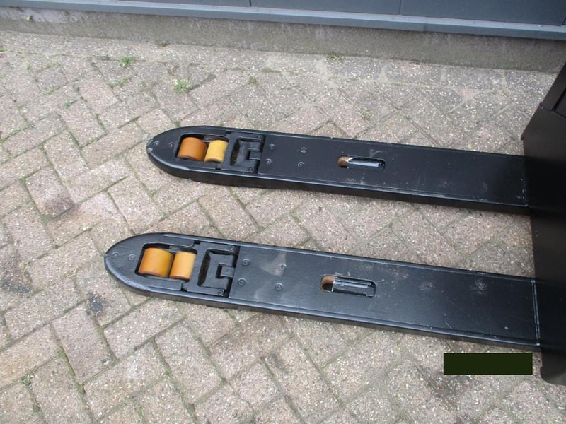 Toyota LPE 200 - 码垛车:图4 Toyota LPE 200 - 码垛车:图4
