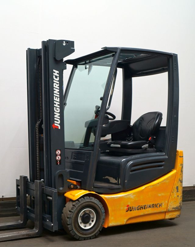 Jungheinrich EFG215 - 电动叉车:图1 Jungheinrich EFG215 - 电动叉车:图1