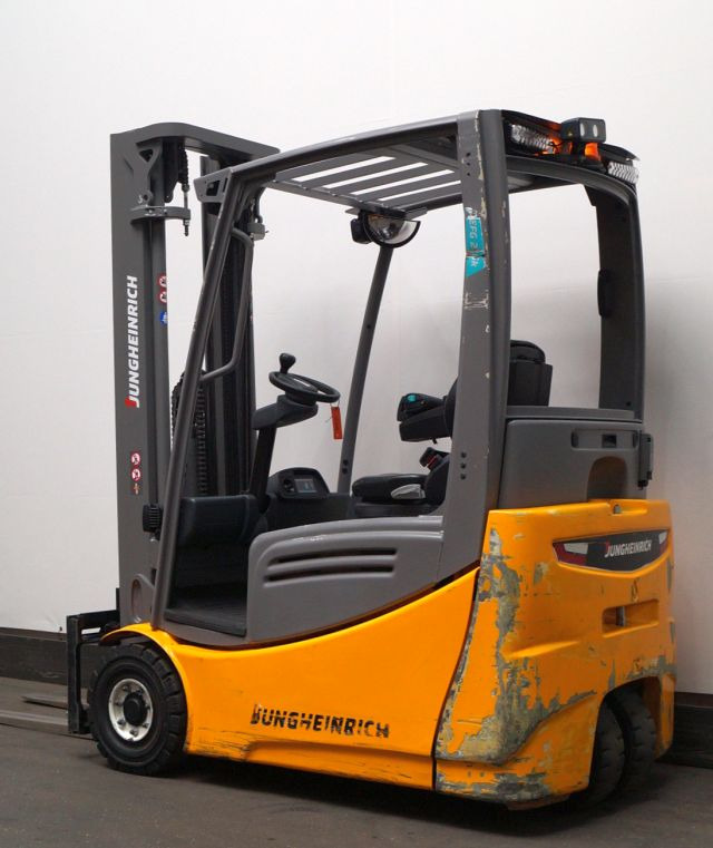 Jungheinrich EFG216k - 电动叉车:图2 Jungheinrich EFG216k - 电动叉车:图2