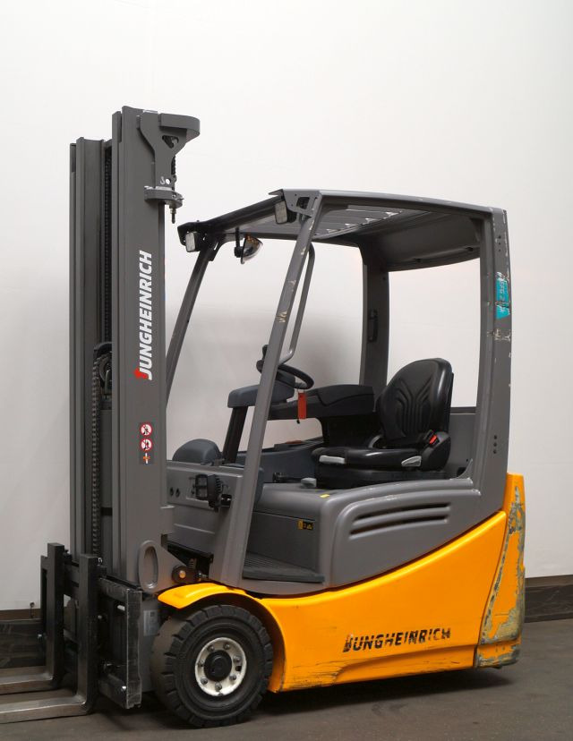 Jungheinrich EFG216k - 电动叉车:图1 Jungheinrich EFG216k - 电动叉车:图1