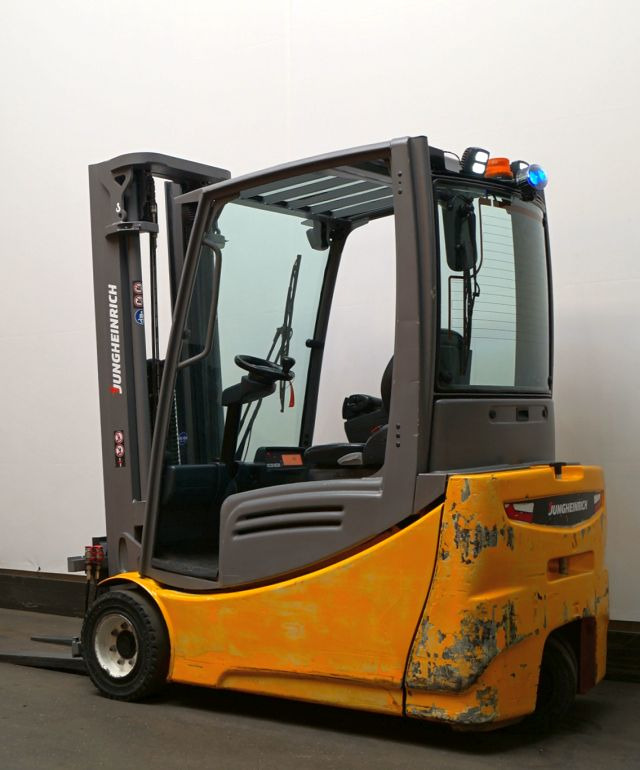 Jungheinrich EFG220 - 电动叉车:图2 Jungheinrich EFG220 - 电动叉车:图2