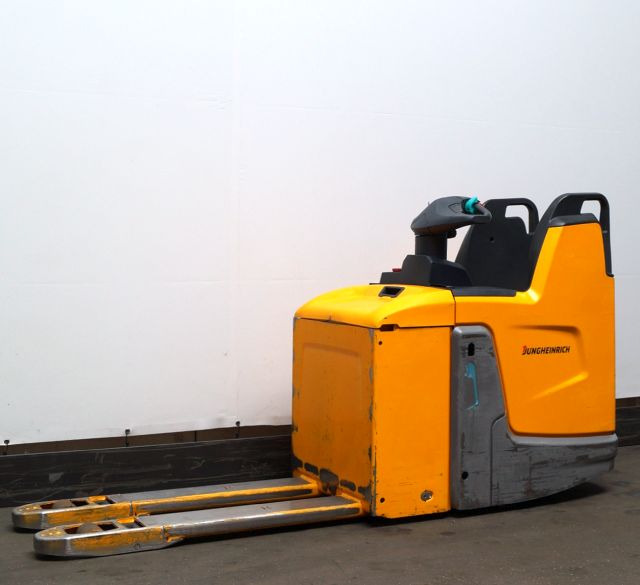 Jungheinrich ERE125 - 码垛车:图1 Jungheinrich ERE125 - 码垛车:图1