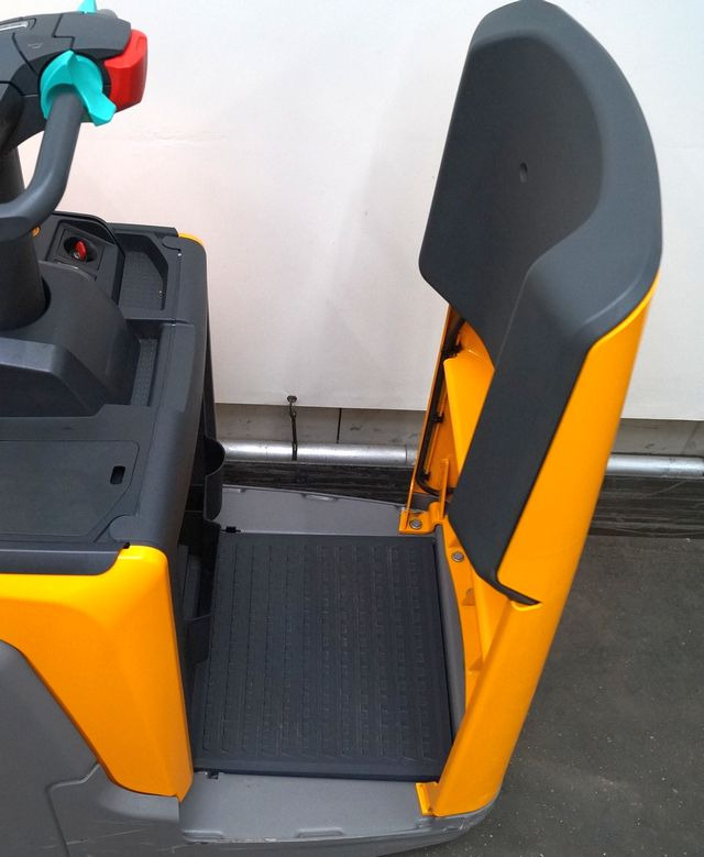 Jungheinrich ERE225 - 码垛车:图4 Jungheinrich ERE225 - 码垛车:图4