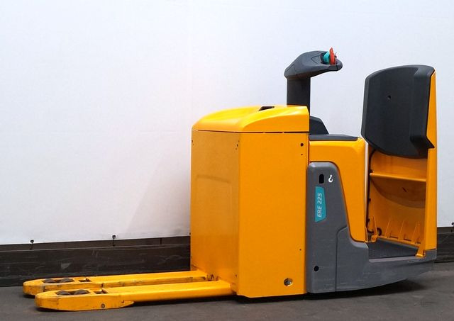 Jungheinrich ERE225 - 码垛车:图1 Jungheinrich ERE225 - 码垛车:图1