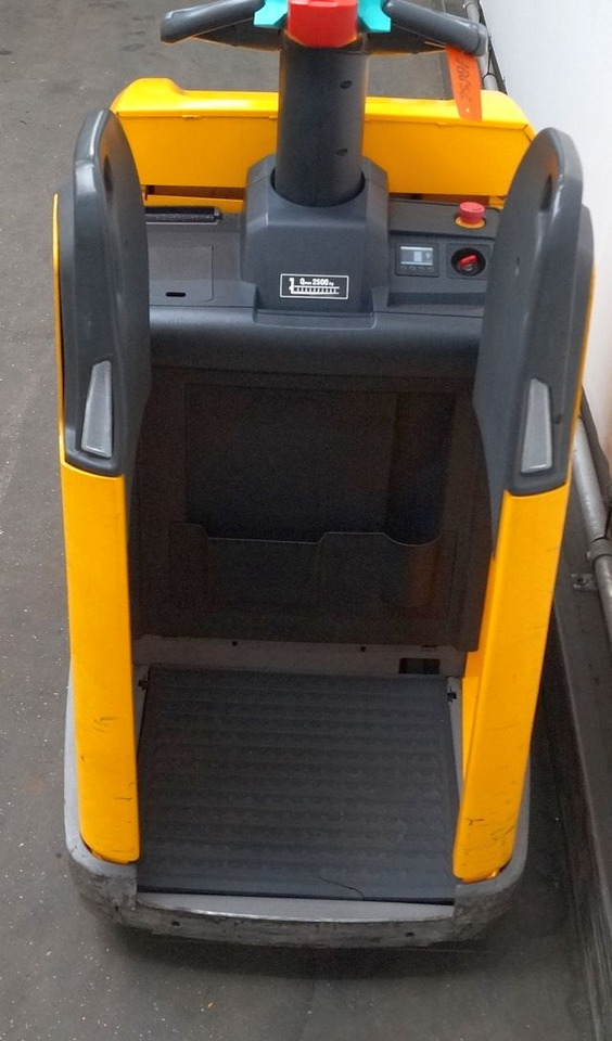 Jungheinrich ERE225 - 码垛车:图3 Jungheinrich ERE225 - 码垛车:图3