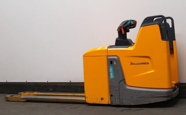 Jungheinrich ERE225 - 码垛车:图2 Jungheinrich ERE225 - 码垛车:图2