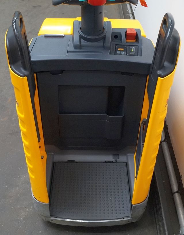 Jungheinrich ERE225 - 码垛车:图3 Jungheinrich ERE225 - 码垛车:图3