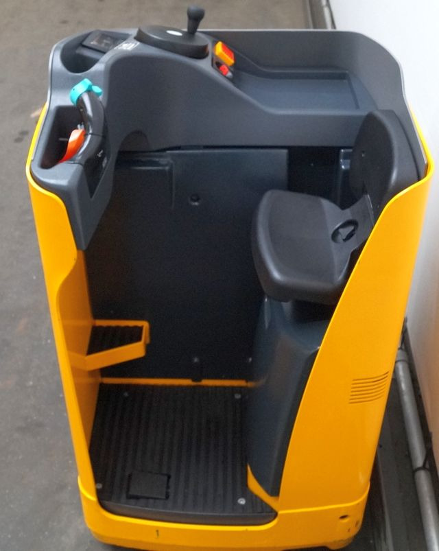 Jungheinrich ESE120 - 码垛车:图4 Jungheinrich ESE120 - 码垛车:图4