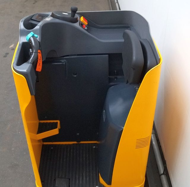 Jungheinrich ESE120 - 码垛车:图4 Jungheinrich ESE120 - 码垛车:图4