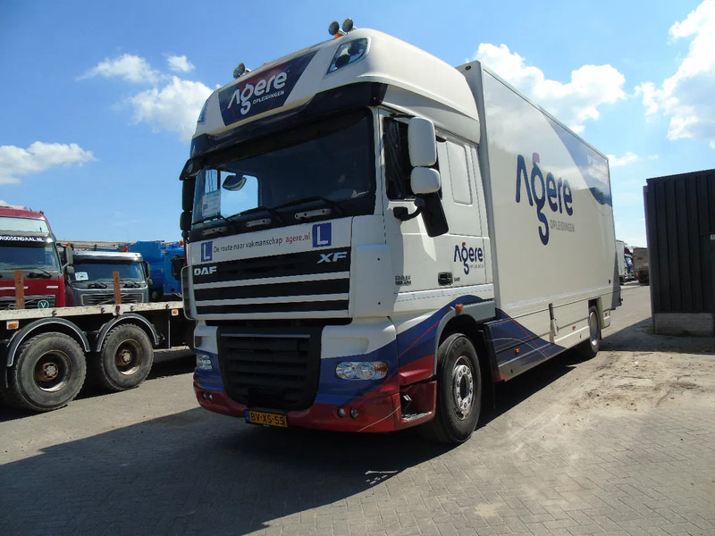 DAF XF 105 .460 + MANUAL + EURO 5 - 厢式卡车:图2 DAF XF 105 .460 + MANUAL + EURO 5 - 厢式卡车:图2
