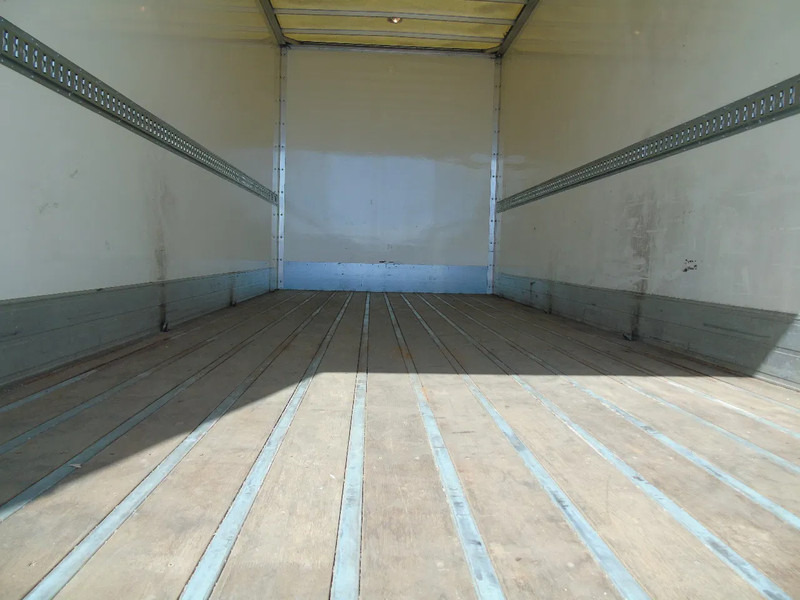 DAF XF 105 .460 + MANUAL + EURO 5 - 厢式卡车:图4 DAF XF 105 .460 + MANUAL + EURO 5 - 厢式卡车:图4