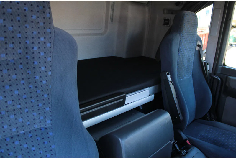 侧帘卡车 MAN TGL 8.210 + TRAILER + SLEEPCAB COMBI：图6