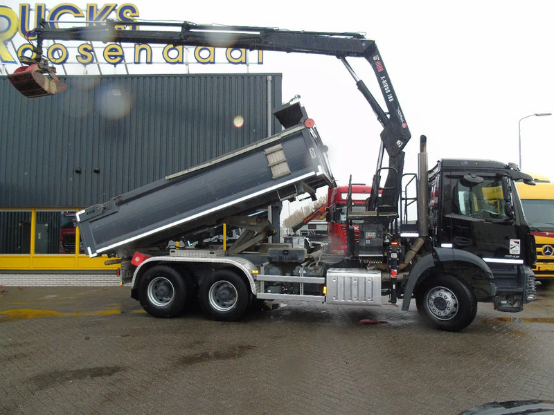 Mercedes-Benz Arocs 2643 + HIAB HIDUO 188B-3 + 6X4 + 3 SIDE TIPPER + REMOTE - 翻斗车, 起重车:图3 Mercedes-Benz Arocs 2643 + HIAB HIDUO 188B-3 + 6X4 + 3 SIDE TIPPER + REMOTE - 翻斗车, 起重车:图3