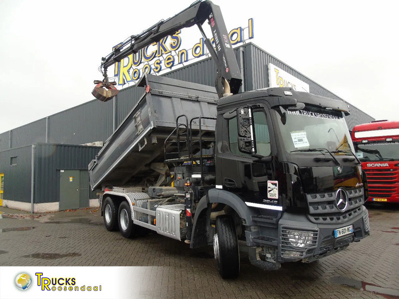 Mercedes-Benz Arocs 2643 + HIAB HIDUO 188B-3 + 6X4 + 3 SIDE TIPPER + REMOTE - 翻斗车, 起重车:图1 Mercedes-Benz Arocs 2643 + HIAB HIDUO 188B-3 + 6X4 + 3 SIDE TIPPER + REMOTE - 翻斗车, 起重车:图1