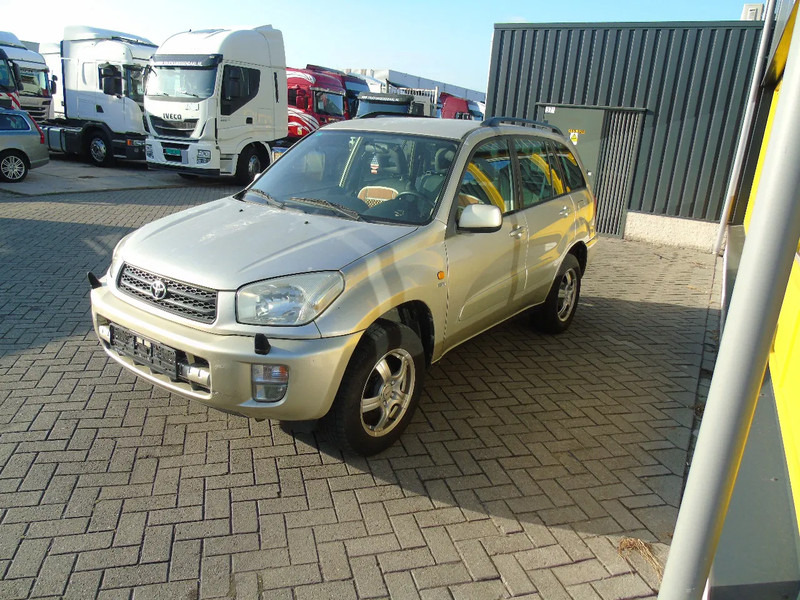 Toyota RAV4 + 4X4 + AUTOMAT + PETROL - 越野车:图2 Toyota RAV4 + 4X4 + AUTOMAT + PETROL - 越野车:图2