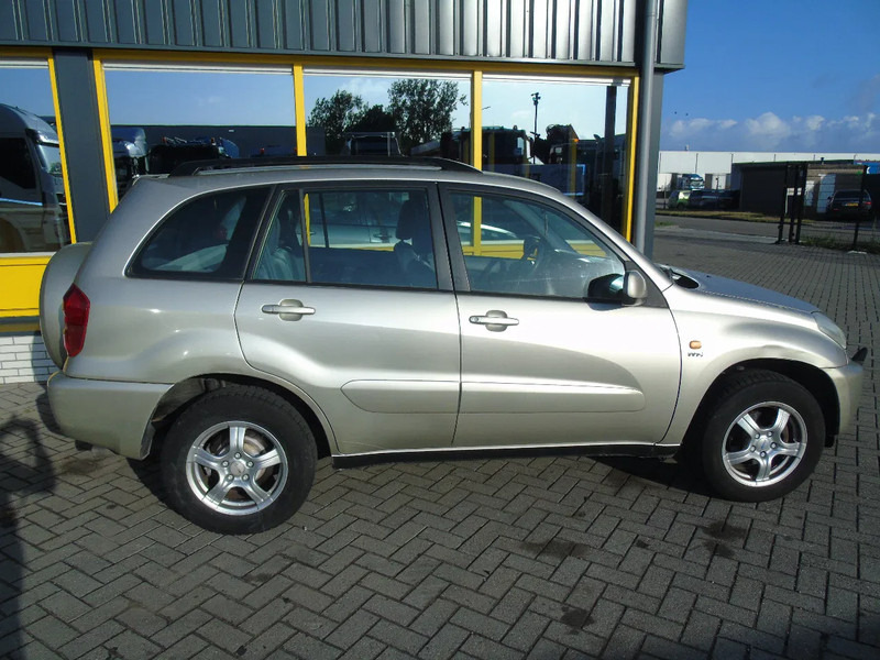 Toyota RAV4 + 4X4 + AUTOMAT + PETROL - 越野车:图3 Toyota RAV4 + 4X4 + AUTOMAT + PETROL - 越野车:图3