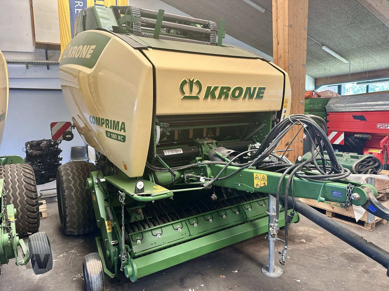 Krone Comprima V 180 XC - 圆形打包机:图1 Krone Comprima V 180 XC - 圆形打包机:图1