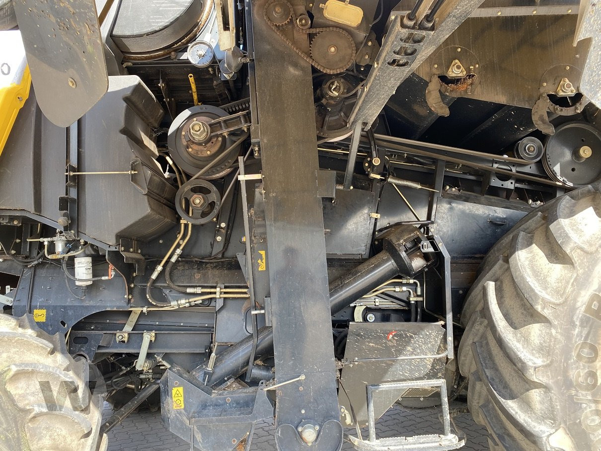 New Holland CR 9090 - 联合收割机:图2 New Holland CR 9090 - 联合收割机:图2