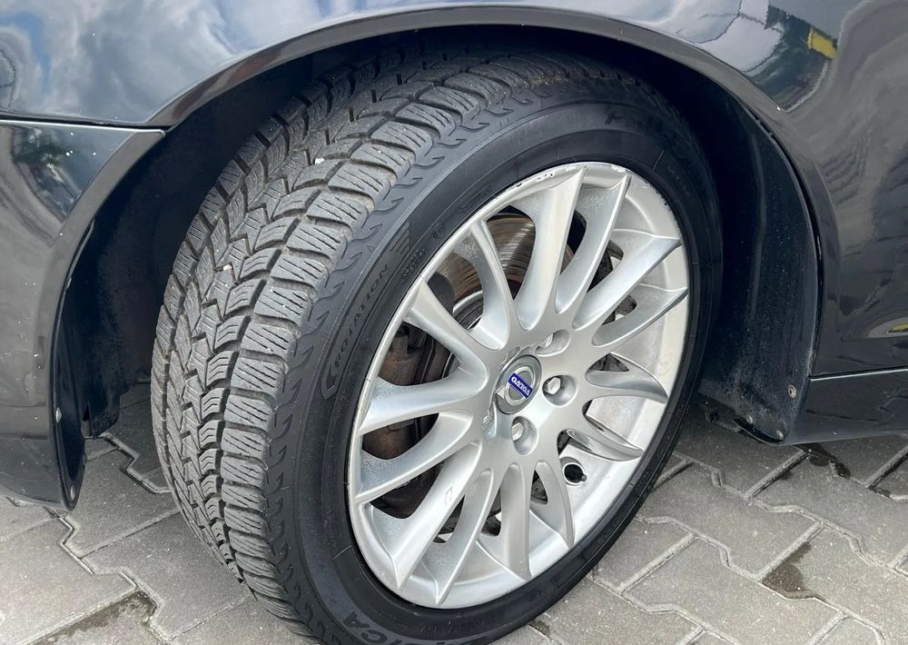 Volvo C70 2.4 Momentum - 汽车:图2 Volvo C70 2.4 Momentum - 汽车:图2