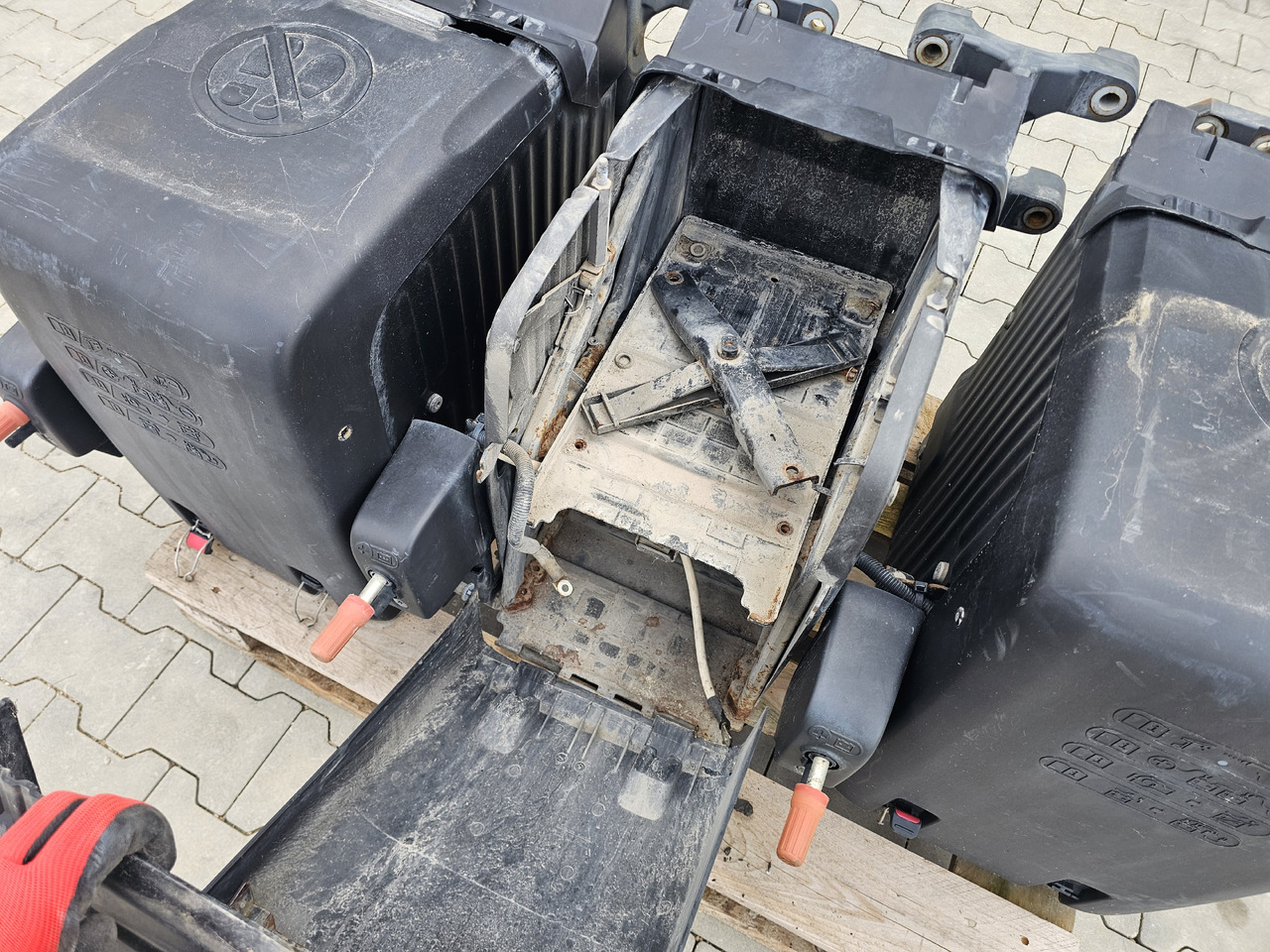 DAF XF106 EURO 6 / VERTICAL BATTERY BOX - 电池:图4 DAF XF106 EURO 6 / VERTICAL BATTERY BOX - 电池:图4