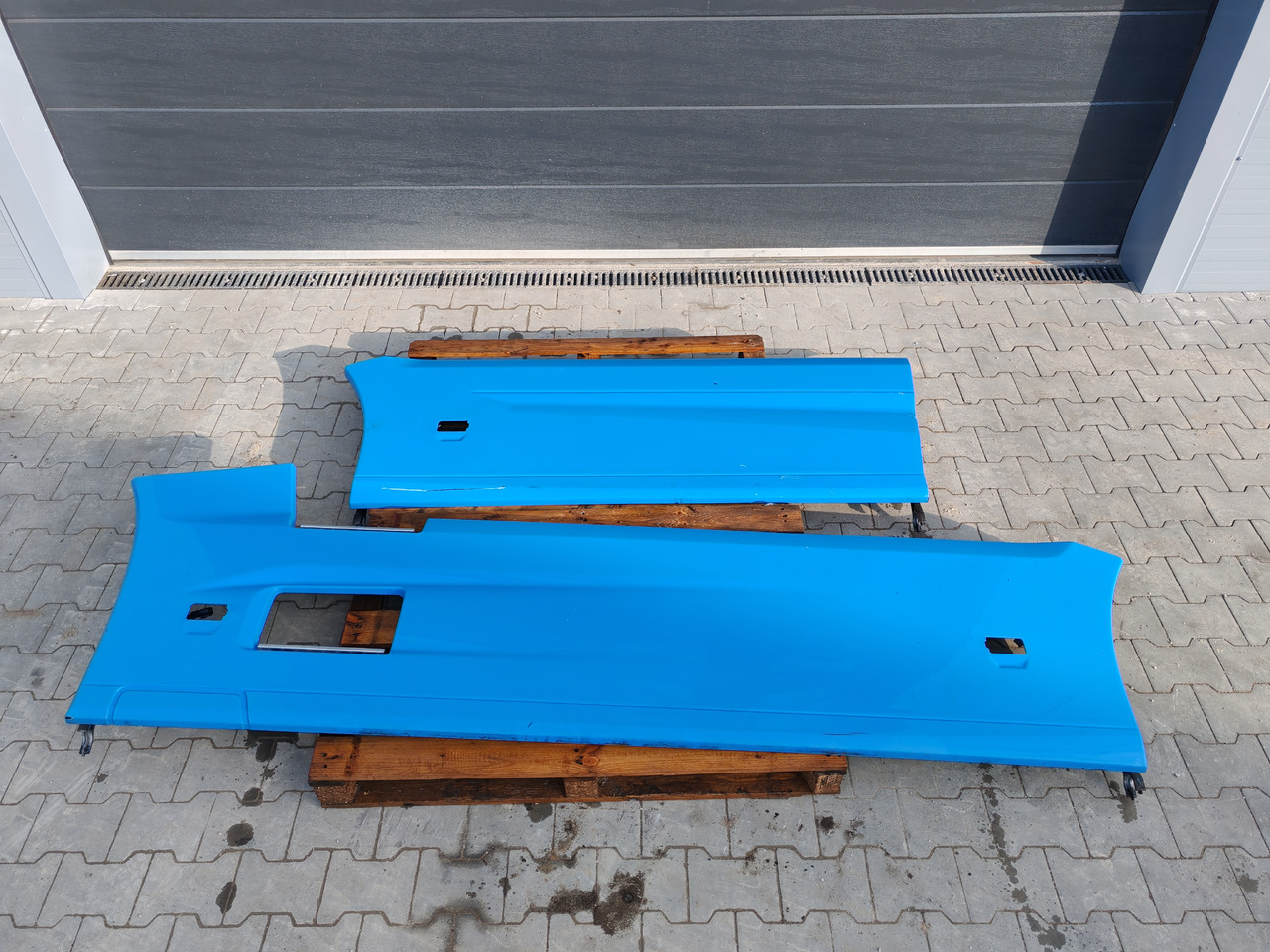 RENAULT RANGE T EURO 6 / SIDE SPOILERS SET - 备件:图2 RENAULT RANGE T EURO 6 / SIDE SPOILERS SET - 备件:图2
