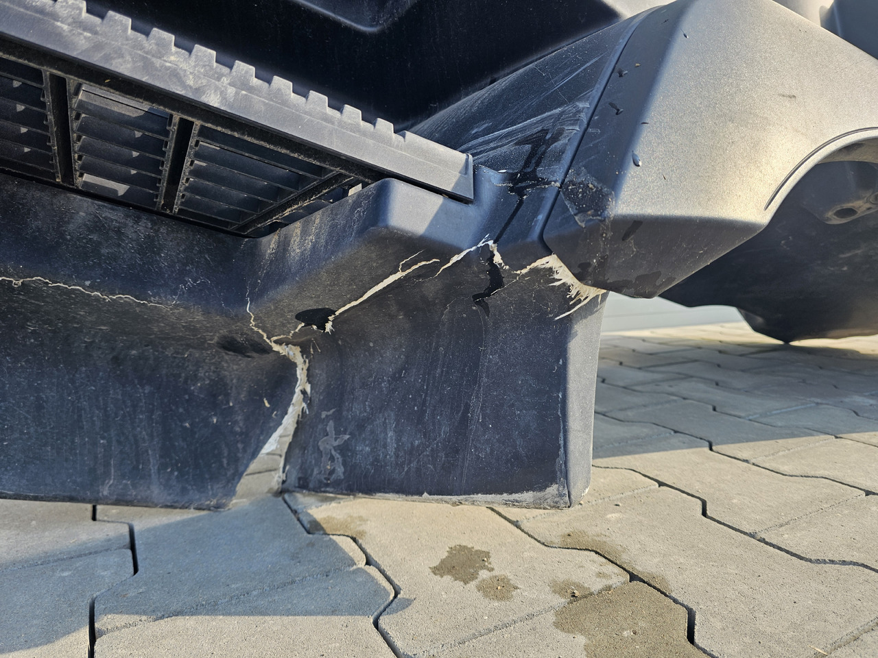 RENAULT RANGE T / HIGH CAB / LEFT FOOTSTEP / 82244459 - 脚踏板:图3 RENAULT RANGE T / HIGH CAB / LEFT FOOTSTEP / 82244459 - 脚踏板:图3