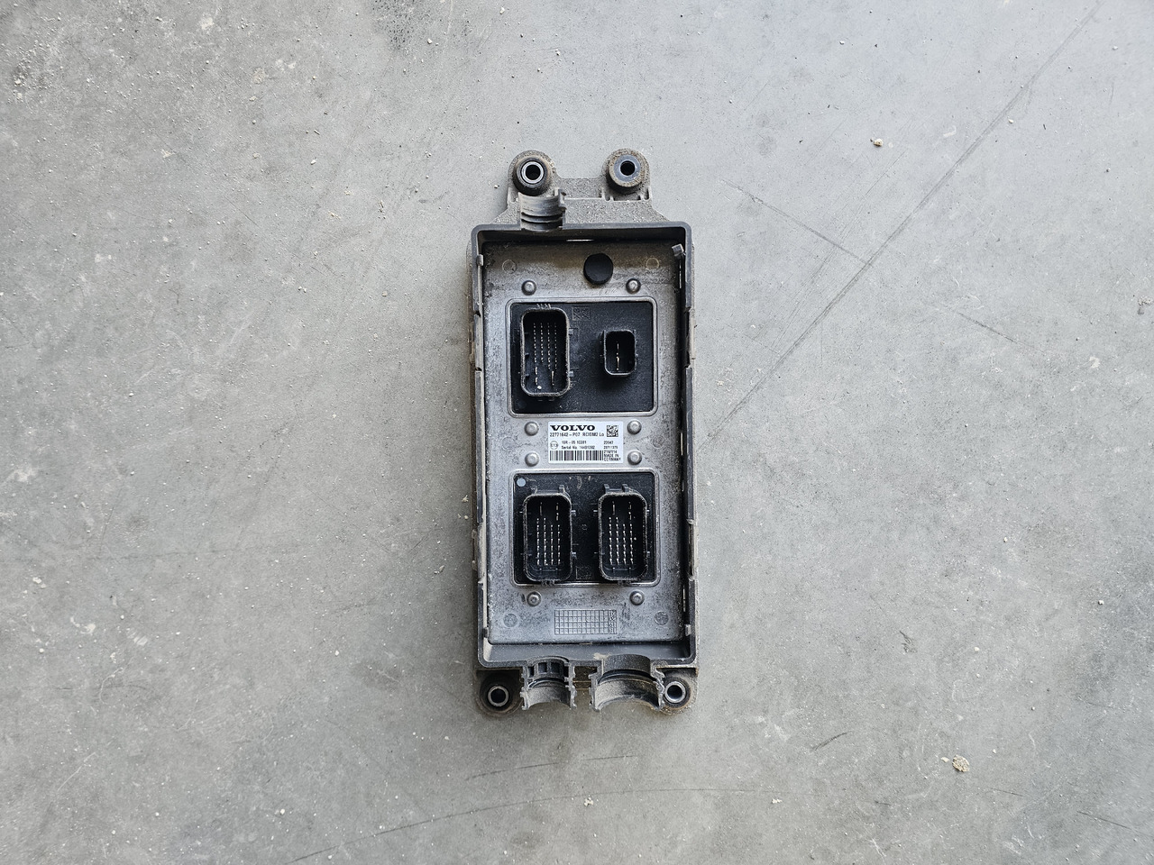 VOLVO FH5 FM5 EURO 6 / RCIOM2 CONTOL UNIT / 22771642 P07 - ECU:图2 VOLVO FH5 FM5 EURO 6 / RCIOM2 CONTOL UNIT / 22771642 P07 - ECU:图2