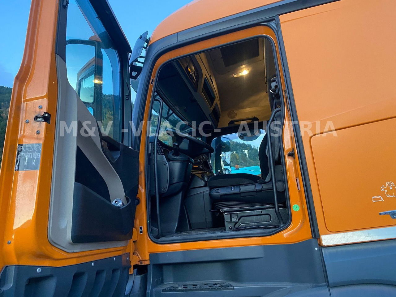 Mercedes-Benz 2542 - 集装箱运输车/ 可拆卸车身的卡车:图2 Mercedes-Benz 2542 - 集装箱运输车/ 可拆卸车身的卡车:图2
