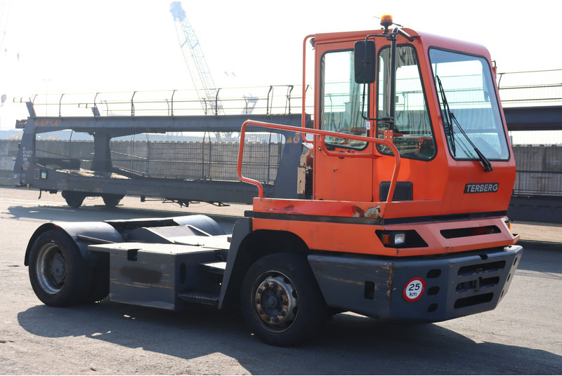 Terberg YT182 - 码头牵引车:图1 Terberg YT182 - 码头牵引车:图1